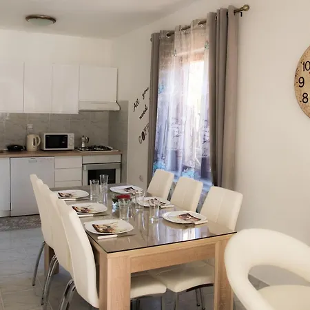 With Parking Space - Diklo, - 16522 Apartman Zadar